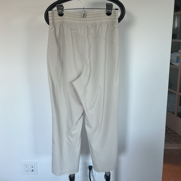 Lululemon lightweight cropped pants - Picture 3 of 4